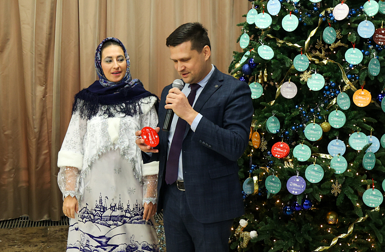 Новогодние мечты детей из Уссурийска исполнили сотрудники минцифры Приморья.