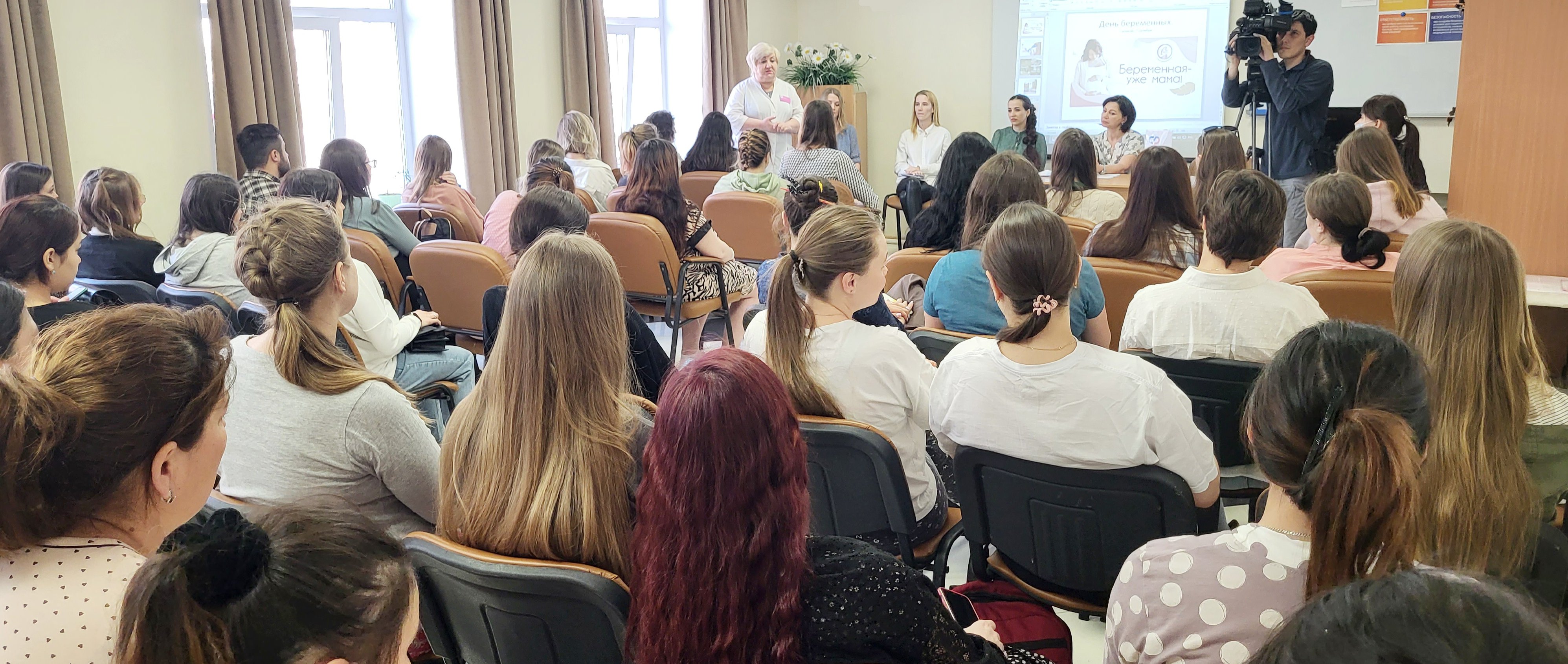 В День беременных сотрудники Отделения СФР по Приморскому краю провели семинар для будущих мам.